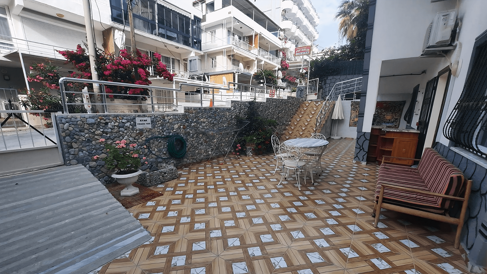 Apart Bahçesi
